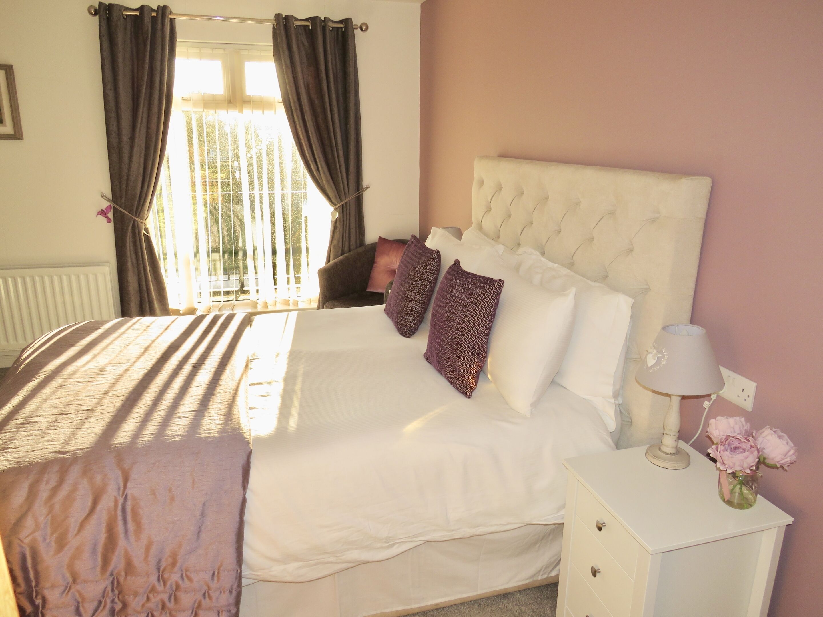 ستائر تعتيم ومكواة/لوح كي وواي فاي مجانًا