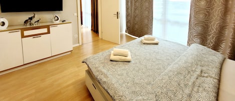 2 bedrooms, iron/ironing board, WiFi, bed sheets