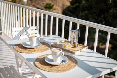 Villa 'Miramar' with Sea Views, Wi-Fi and Air Conditioning