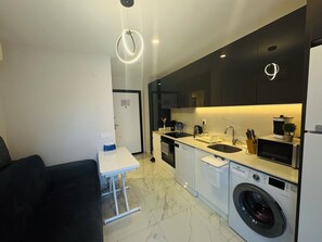 Kondominium, pemandangan resor | Dapur pribadi | Lemari es besar, microwave, oven, dan kompor