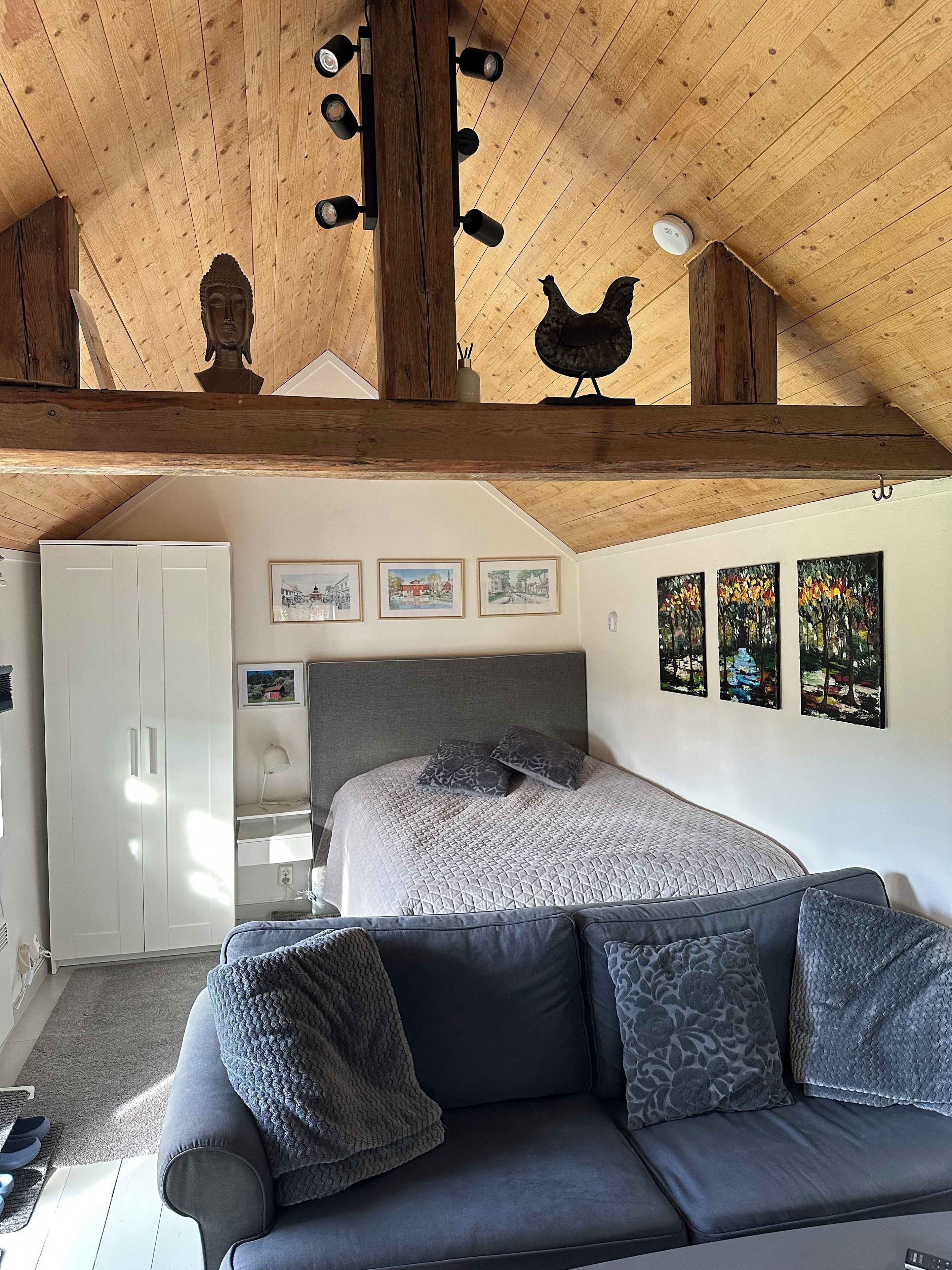 1 habitación, tabla de planchar con plancha, wifi gratis y ropa de cama 