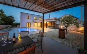 Outdoor dining - Villa 115 (100401-K1) - Visnjan (Porec) (Visnjan (Porec))