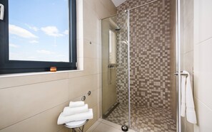 Shower, hair dryer, towels - Villa 115 (100401-K1) - Visnjan (Porec) (Visnjan (Porec))