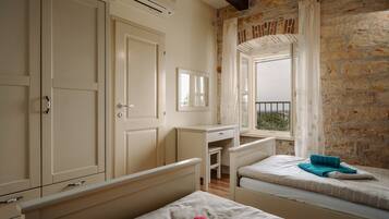 3 bedrooms, internet, bed sheets