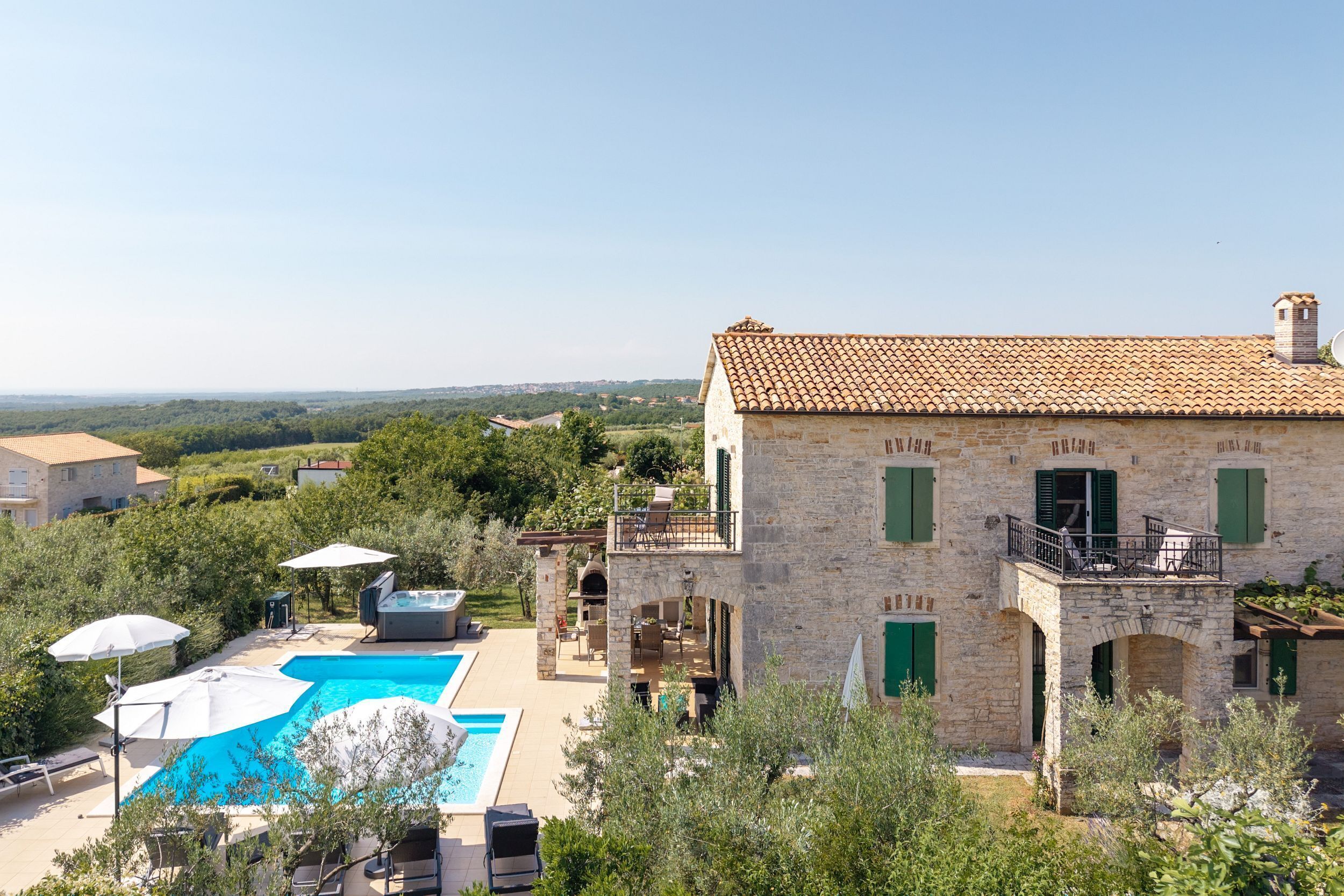 المنشأة من الخارج