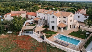 A residential property with a swimming pool, multiple buildings, and a surrounding landscape. - Villa Cangarela (100411-K1) - Visnjan (Porec) (Visnjan (Porec))