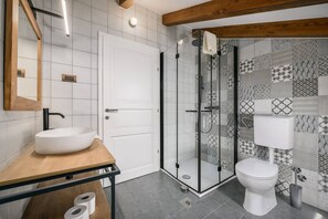 Shower, free toiletries, hair dryer, towels