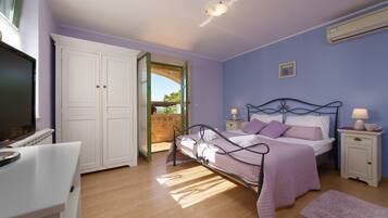 7 bedrooms, iron/ironing board, internet, bed sheets