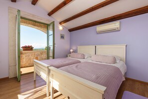 7 bedrooms, iron/ironing board, Internet, bed sheets