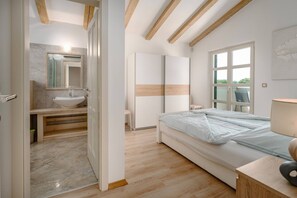 3 habitaciones, tabla de planchar con plancha y acceso a internet 