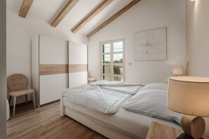 3 bedrooms, iron/ironing board, Internet, bed sheets - Villa De Marchi (100201-K1) - Vizinada (Porec) (Vizinada (Porec))