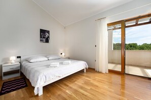 3 chambres, accĂšs Internet, draps fournis