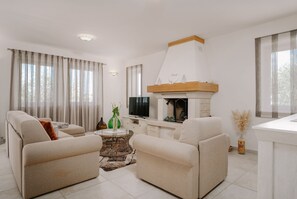 Tv, pejs, bordtennisbord