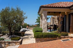Outdoor dining - Villa La Vigna Blu (100231-K1) - Visnjan (Porec) (Visnjan (Porec))