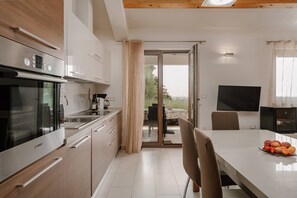 Kühlschrank, Herdplatte, Geschirrspüler