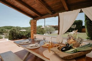 تناول الطعام بالخارج