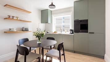 Apartemen, 2 kamar tidur, pemandangan kota | Dapur pribadi | Ketel listrik