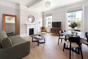 디럭스 아파트, 침실 3개 | 거실 공간