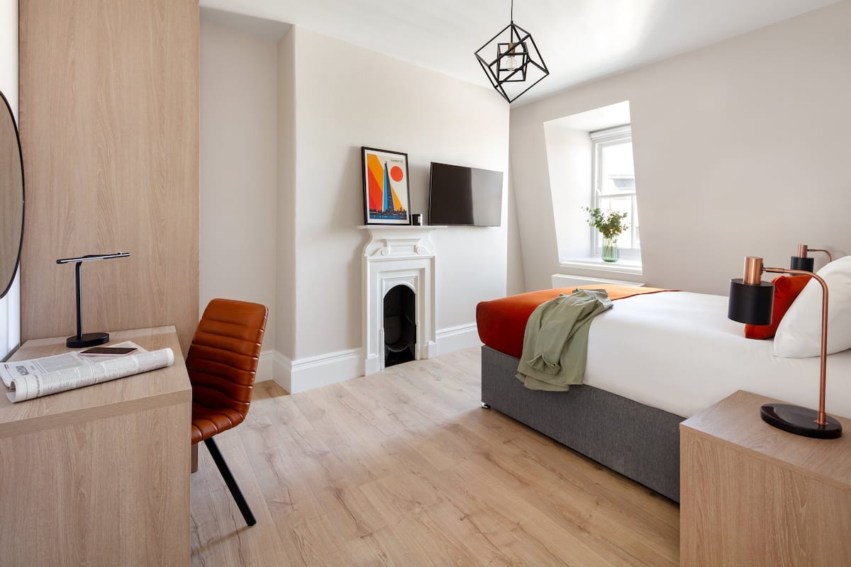 Iron/ironing board, free WiFi