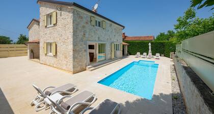 Villa Torresana (100211-K1) - Tar (Porec)