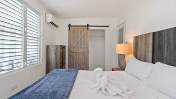 Iron/ironing board, free WiFi, bed sheets