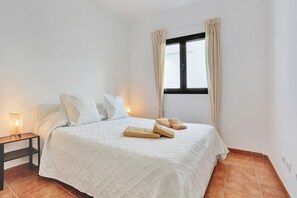 2 bedrooms, in-room safe, iron/ironing board, free WiFi