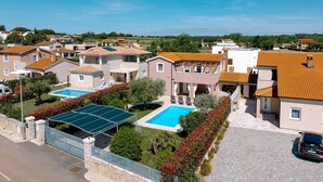 A residential area with multiple houses, a swimming pool, and a covered outdoor area. - Villa Mariella (100261-K1) - Kastelir (Kastelir)