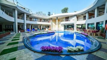 Outdoor pool, pool umbrellas