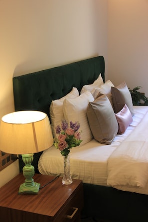 Desk, soundproofing, iron/ironing board, free WiFi