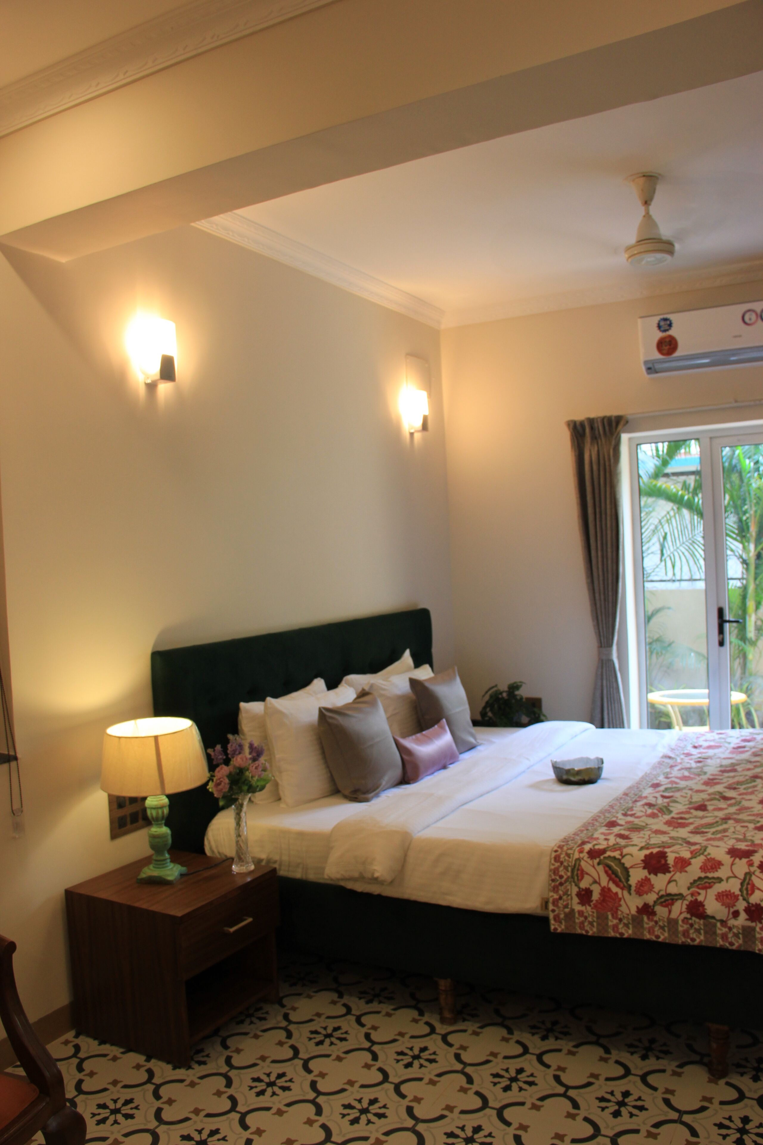 Superior Double Room, Air conditioning, Garden View | Desk, soundproofing, iron/ironing board, free WiFi