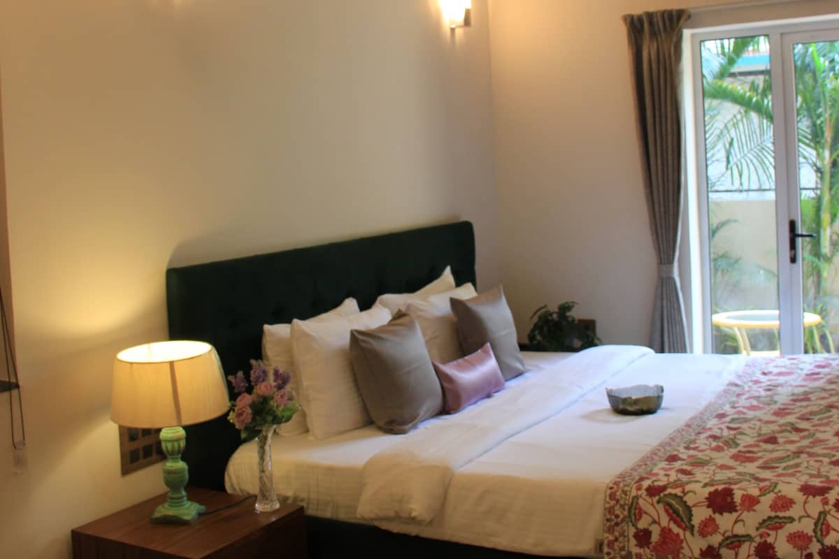 Superior Double Room, Air conditioning, Garden View | Desk, soundproofing, iron/ironing board, WiFi (free)