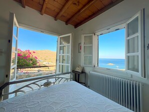 3 عدّة غرف نوم ومكواة/لوح كي وواي فاي وملاءات أسرّة