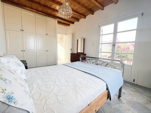 3 bedrooms, iron/ironing board, WiFi, bed sheets - Your Peaceful Getaway – Sea View Serenity Villa, Delfini Bay Syros (Ano Syros)