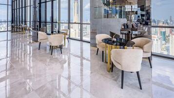 Apartment, 1 Bedroom, Balcony, Garden View | Lounge