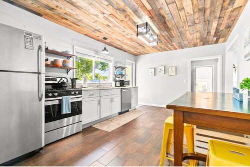 The Game Zone: Waterfront|Huge Game Room|King Beds