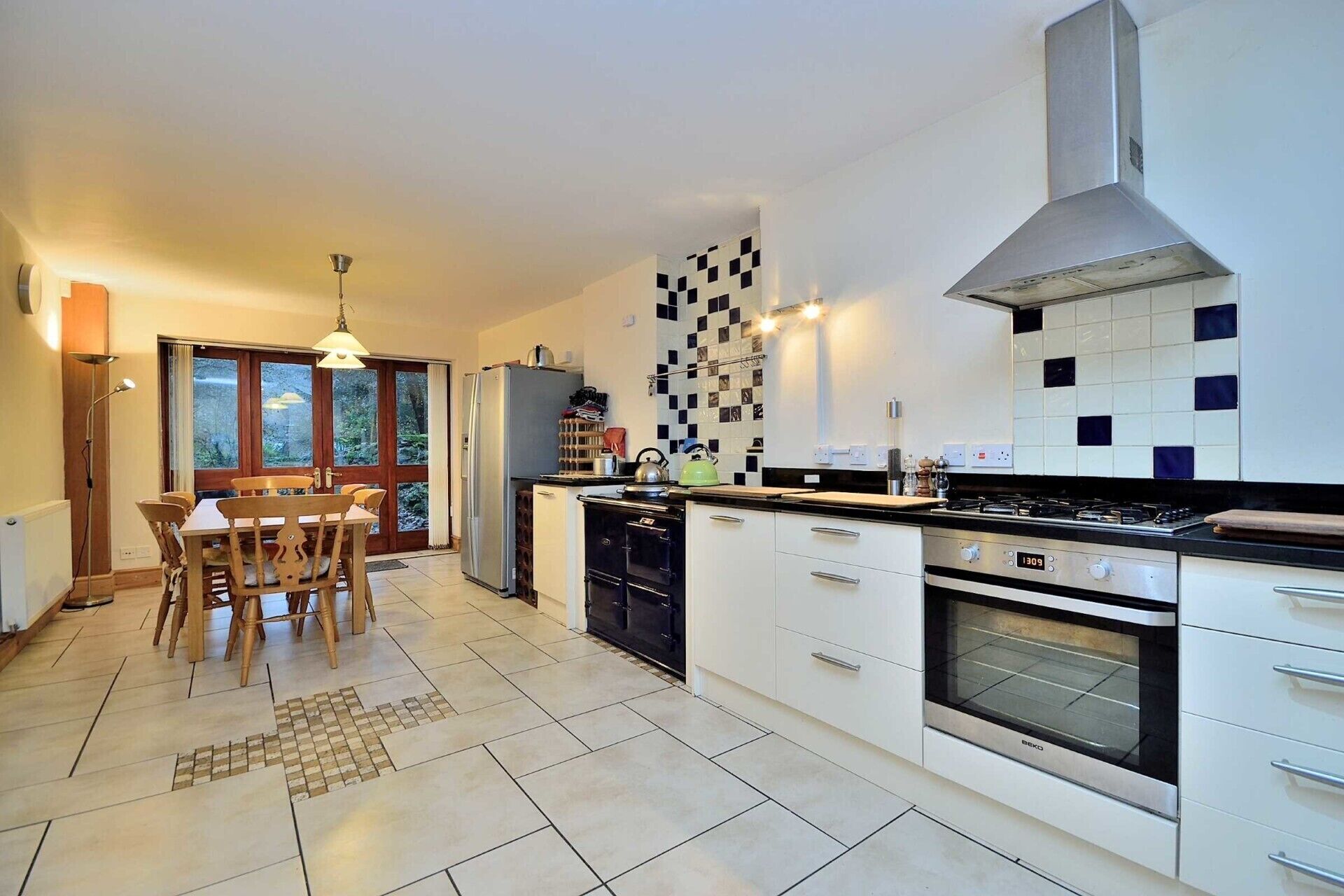 Family House, 5 Bedrooms, Pets allowed, Garden View | Private kitchen | Electric kettle, toaster, high chair