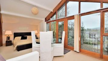 Family House, 5 Bedrooms, Pets allowed, Garden View | Free WiFi