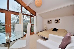 Family House, 5 Bedrooms, Pets Allowed, Garden View | Free WiFi - Betws Y Coed Holiday Home by Guestz (Betws-Y-Coed)