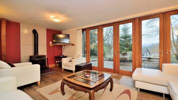 Family House, 5 Bedrooms, Pets allowed, Garden View | Living area