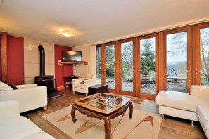 Family House, 5 Bedrooms, Pets Allowed, Garden View | Living area