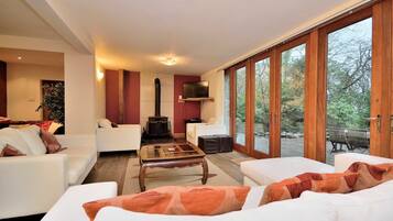 Family House, 5 Bedrooms, Pets allowed, Garden View | Living area