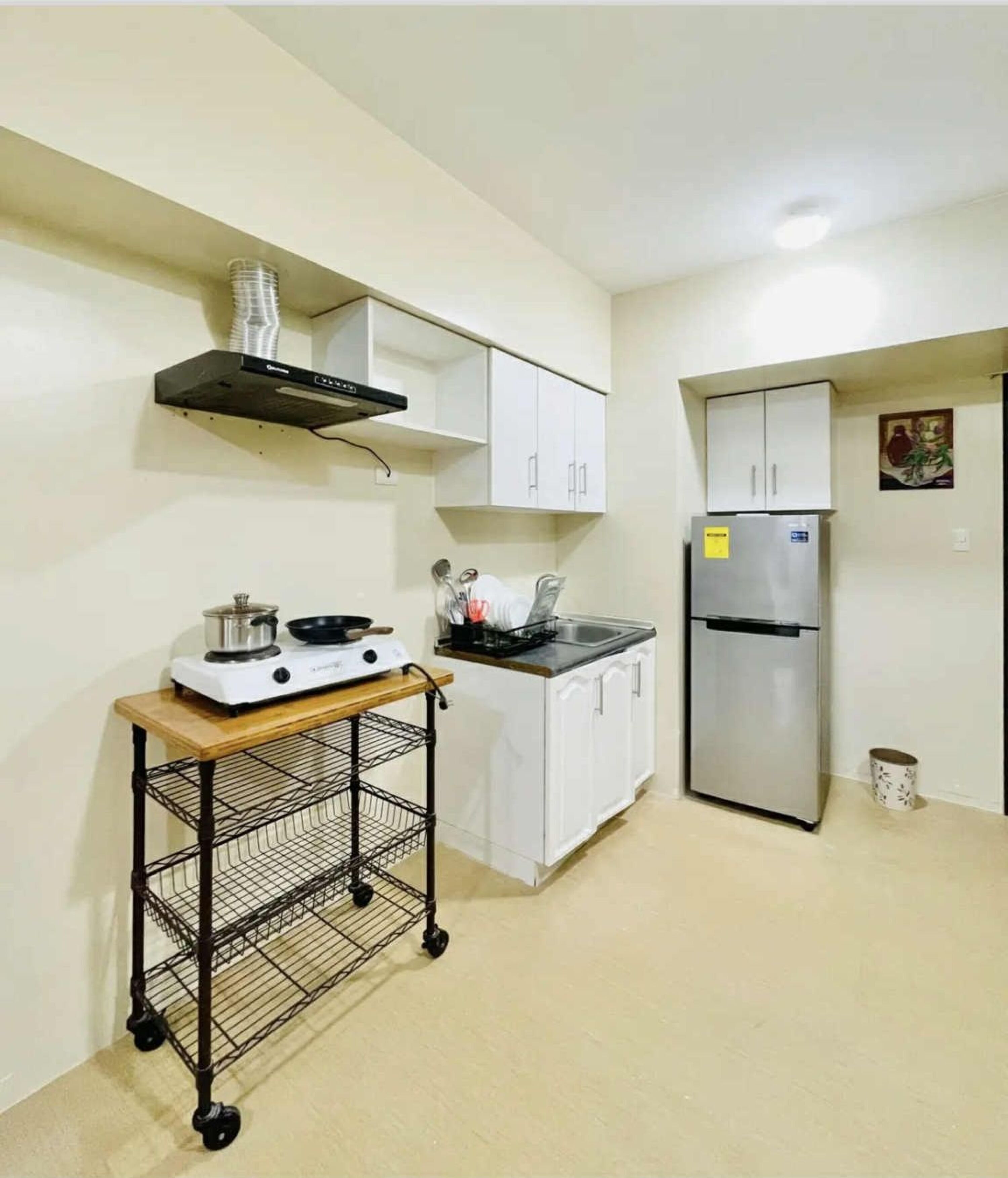 Condo Confort, 1 habitación, balcón, vista al jardín | Cocineta privada | Refrigerador, microondas, parrilla de estufa y tetera eléctrica 