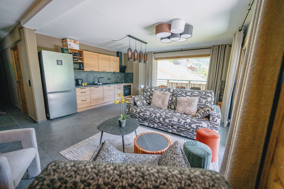 Apartment, 3 Bedrooms | Living area | 50-cm flat-screen TV with cable channels