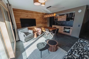Comfort Apartment, Kitchen, Mountain View | Living area