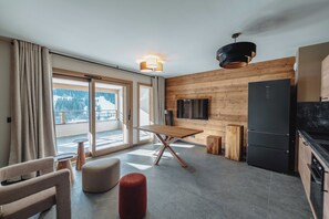 Appartement Confort, cuisine, vue montagne | Coin cuisine privé | Chaise haute