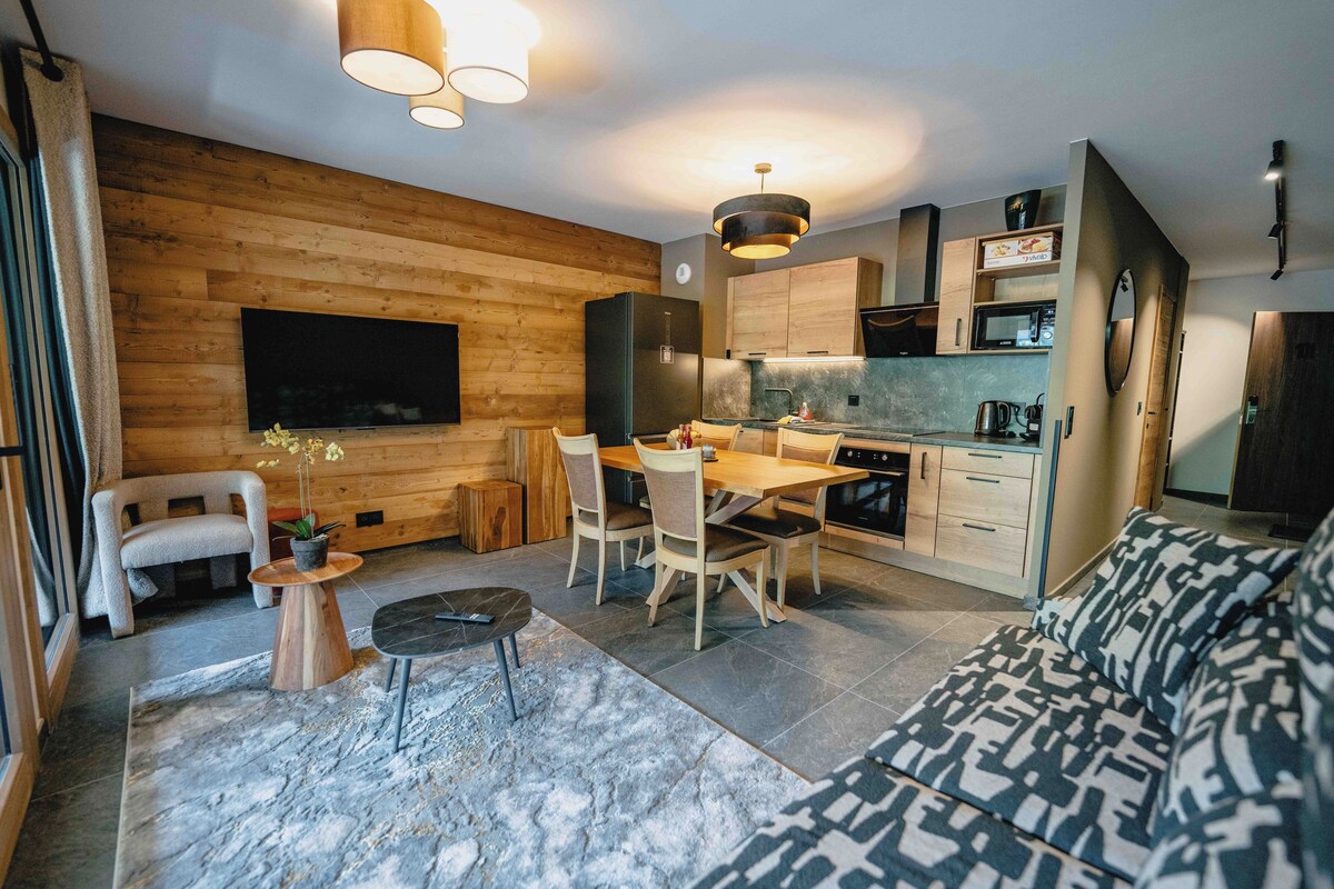 Apartment, 1 Bedroom | Living area | 50-cm flat-screen TV with cable channels