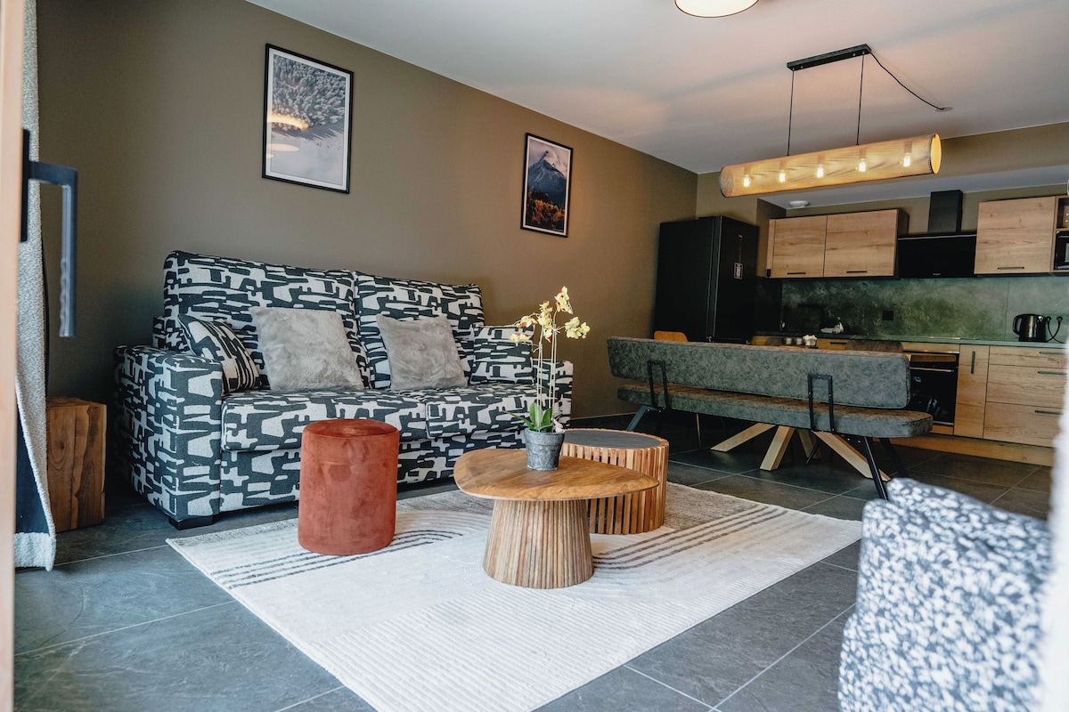 Apartment, 2 Bedrooms | Living area | 50-cm flat-screen TV with cable channels