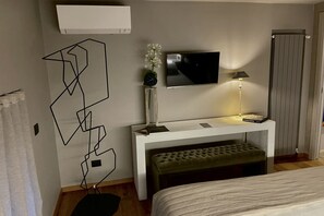 1 chambre, fer et planche à repasser, accès au Wi-Fi (inclus)
