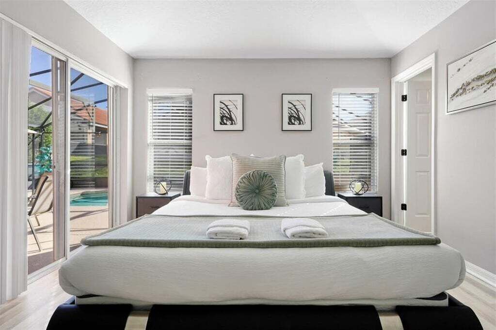 4 bedrooms, desk, iron/ironing board, free WiFi