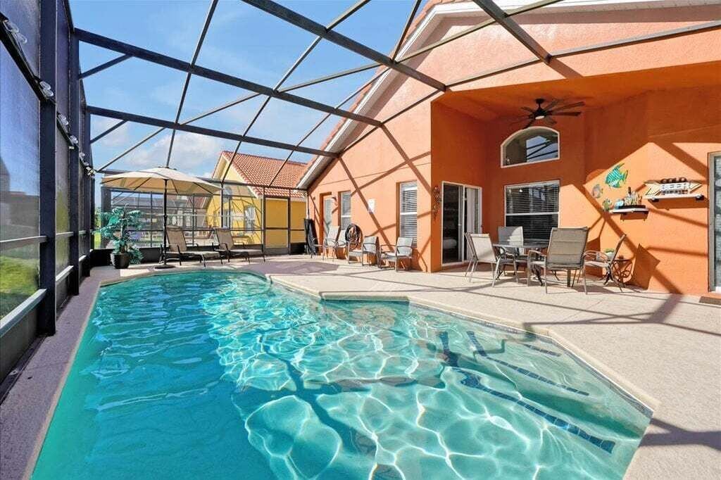 室内游泳池，恒温泳池